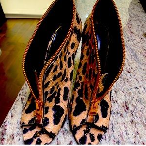 SOLD!!! TOM FORD LEOPARD ZIPPER BOOTIE PUMPS